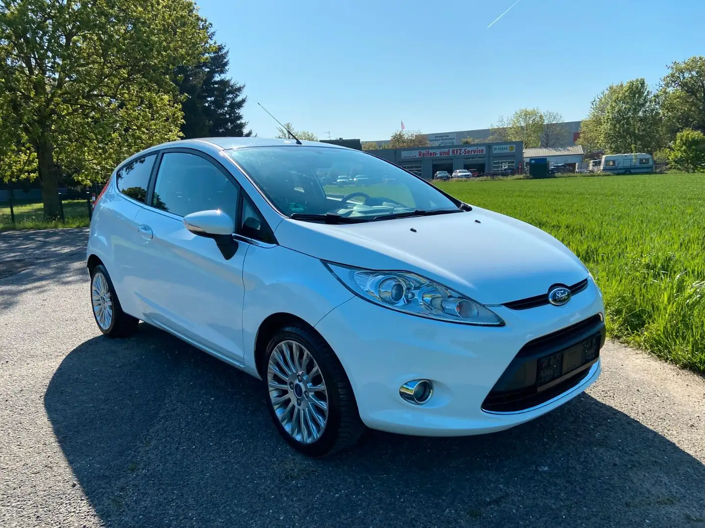 Vehicle image, number 8