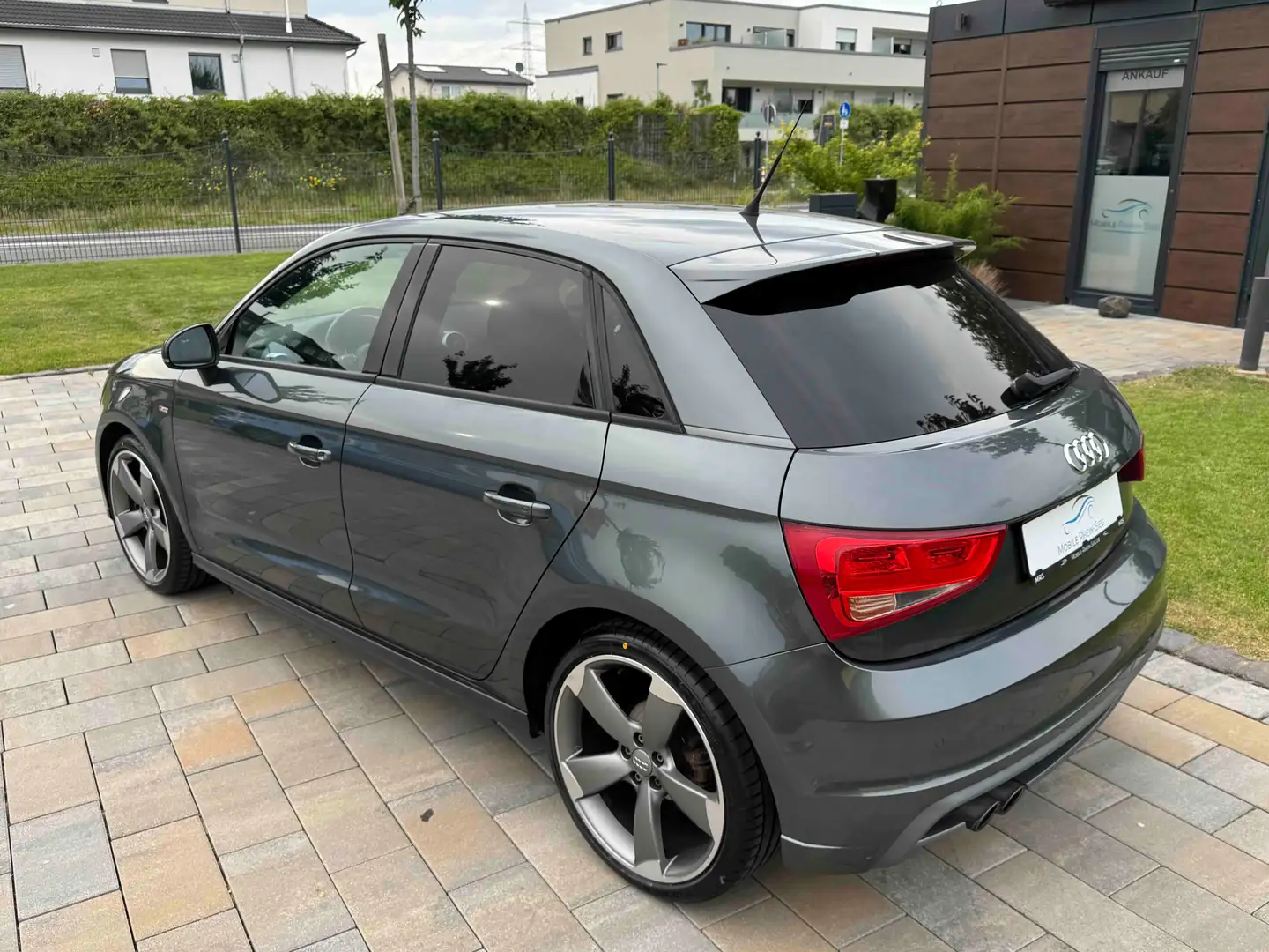 Vehicle image, number 13