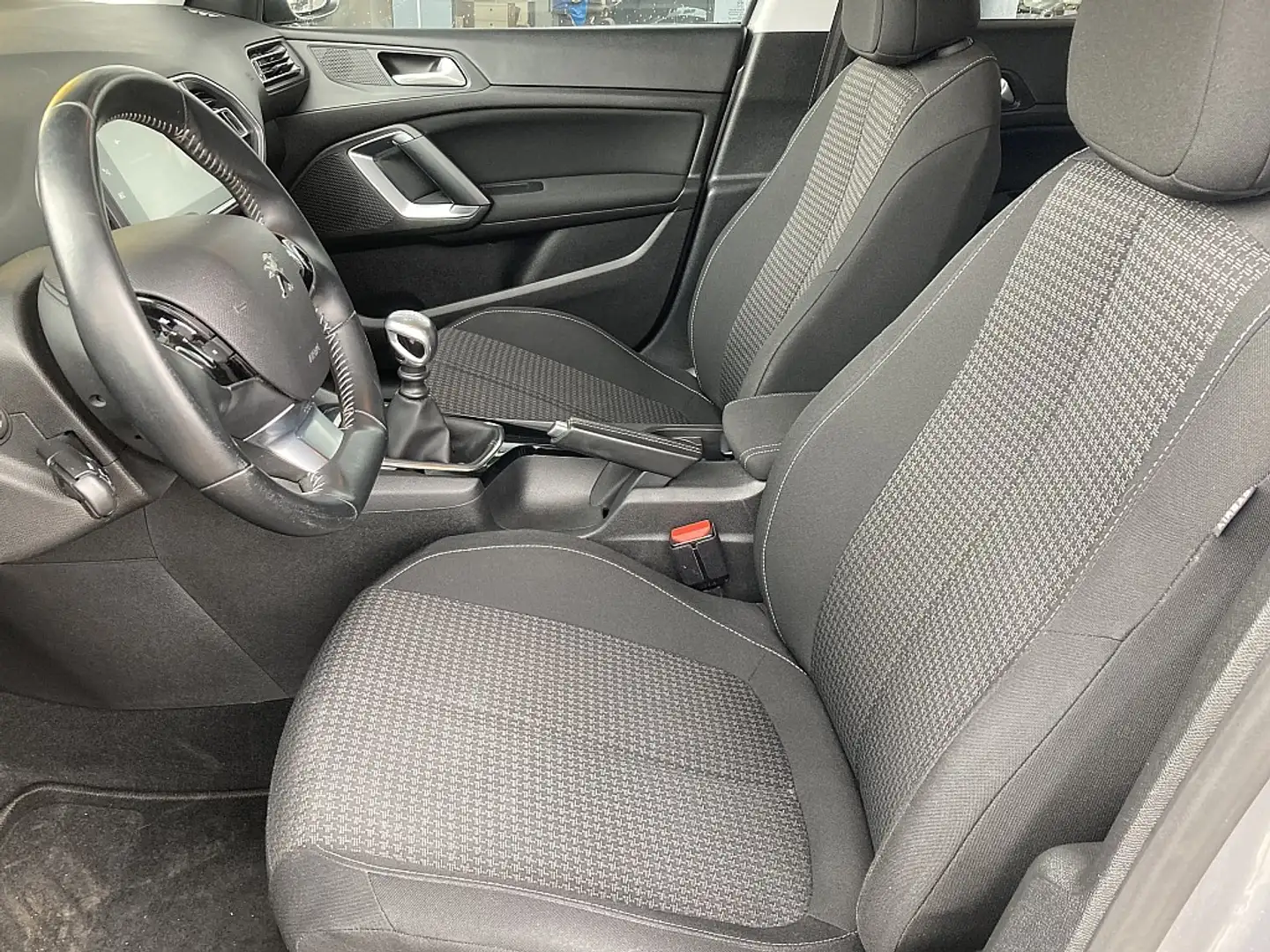 Vehicle image, number 4