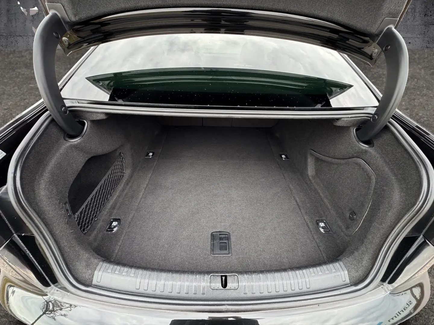 Vehicle image, number 12