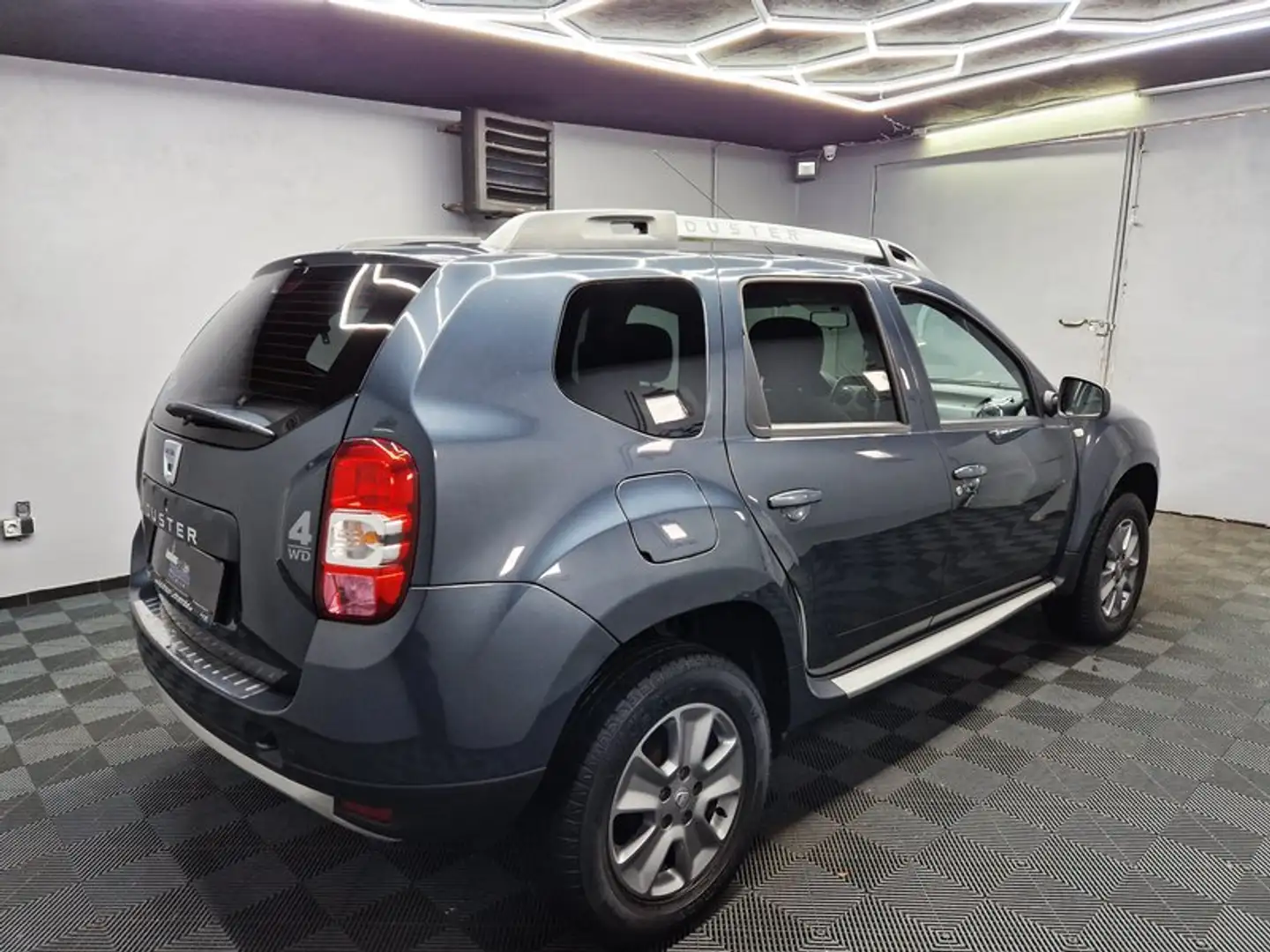 Vehicle image, number 6