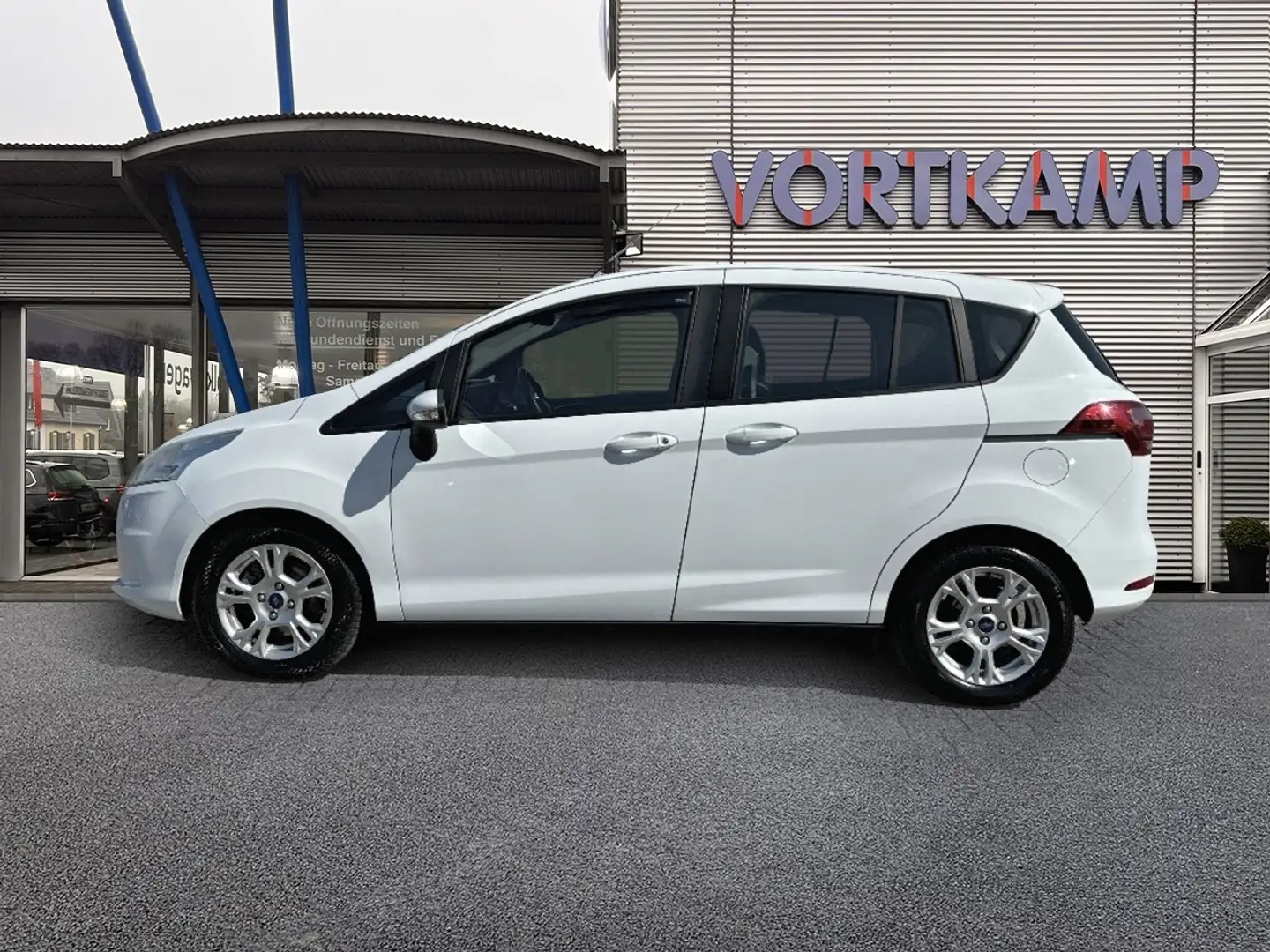 Vehicle image, number 9