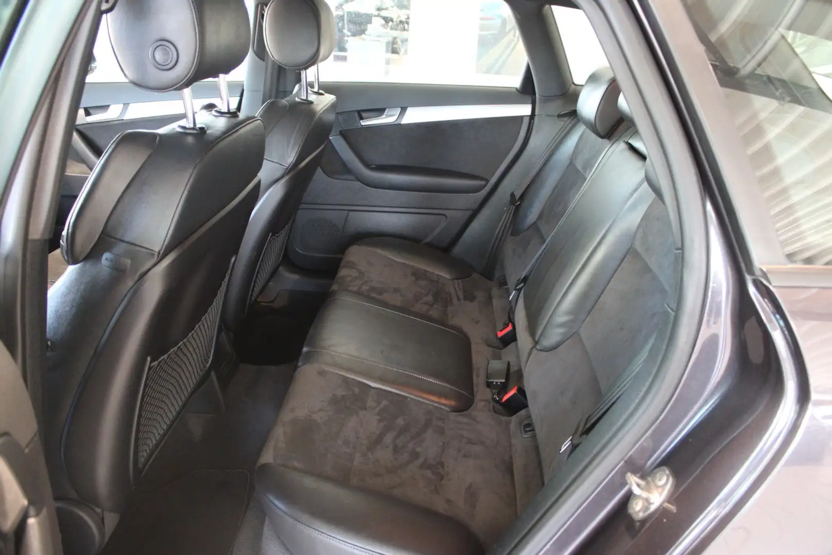 Vehicle image, number 8