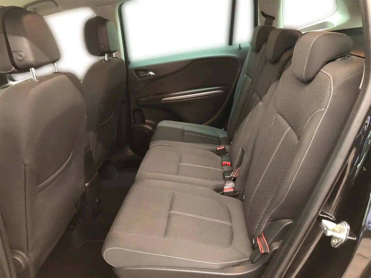 Vehicle image, number 6