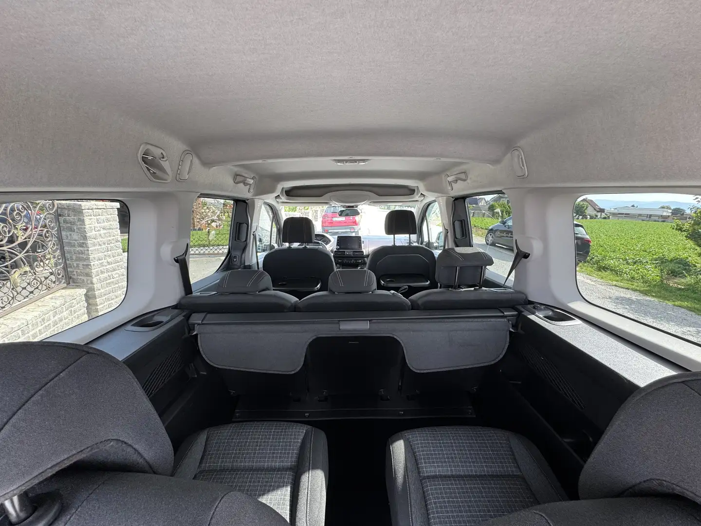 Vehicle image, number 9