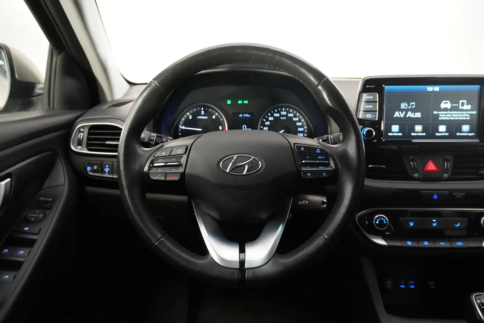 Vehicle image, number 12