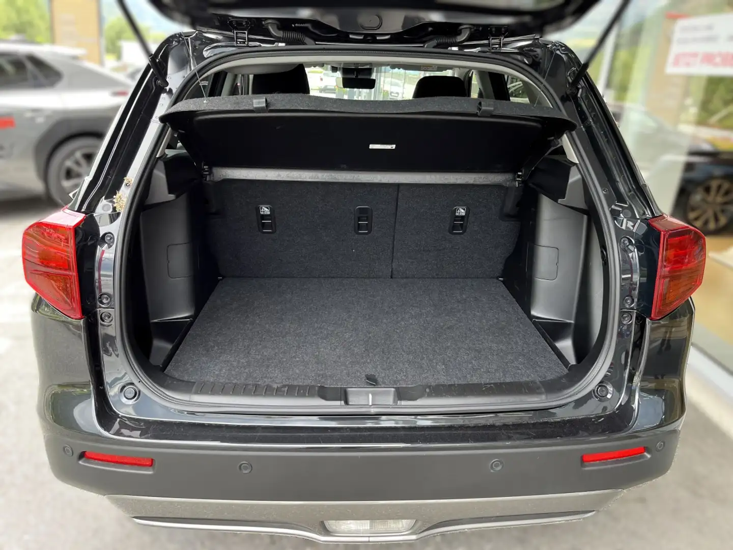 Vehicle image, number 6