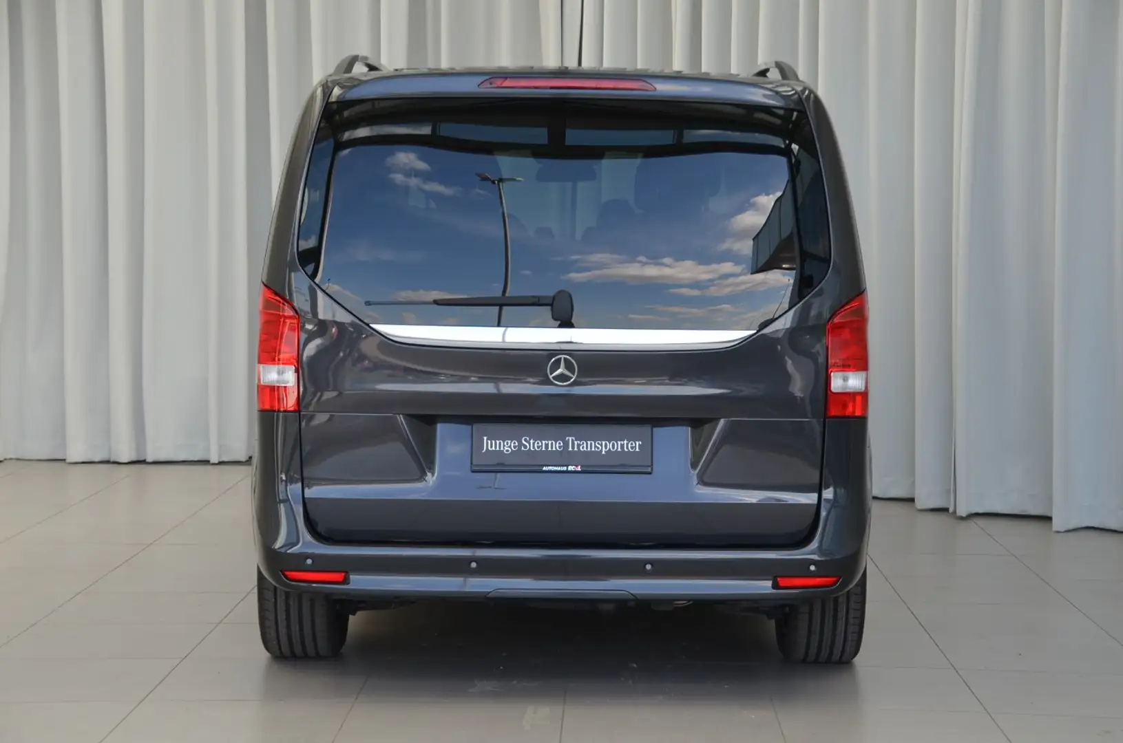 Vehicle image, number 6