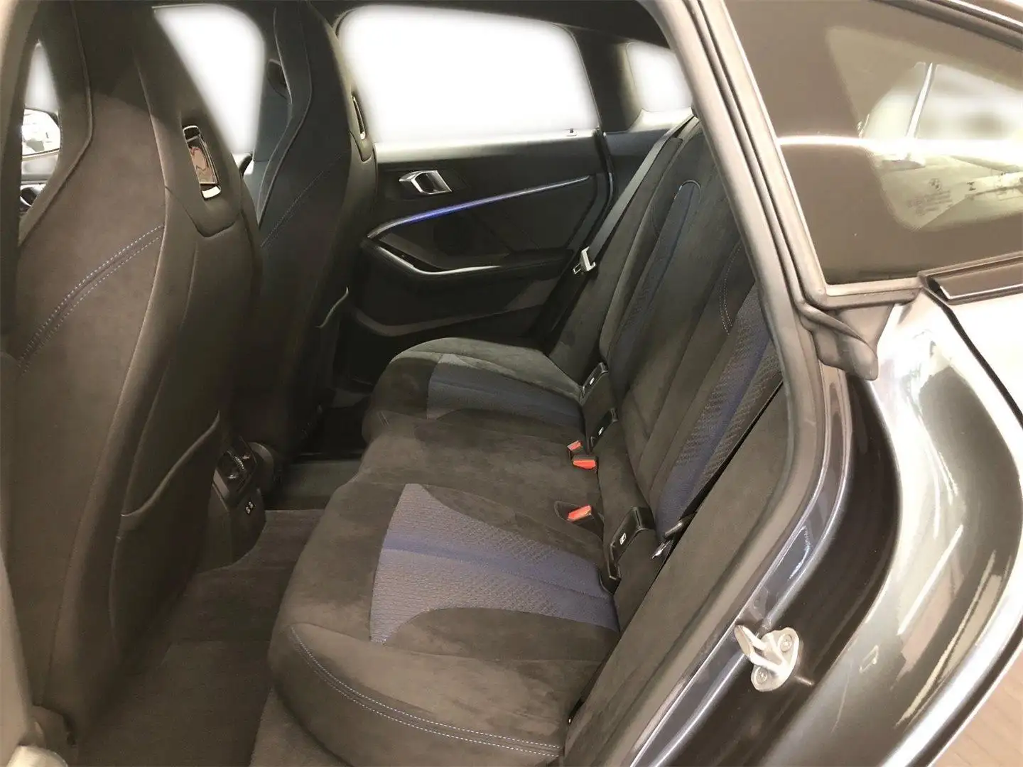 Vehicle image, number 6