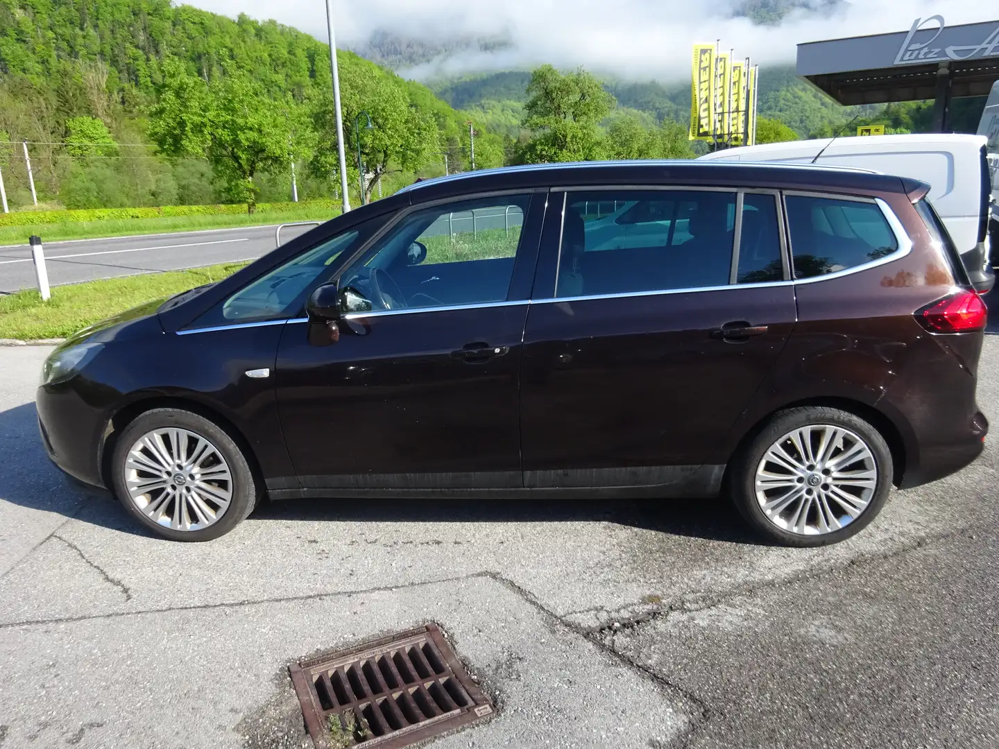 Vehicle image, number 4
