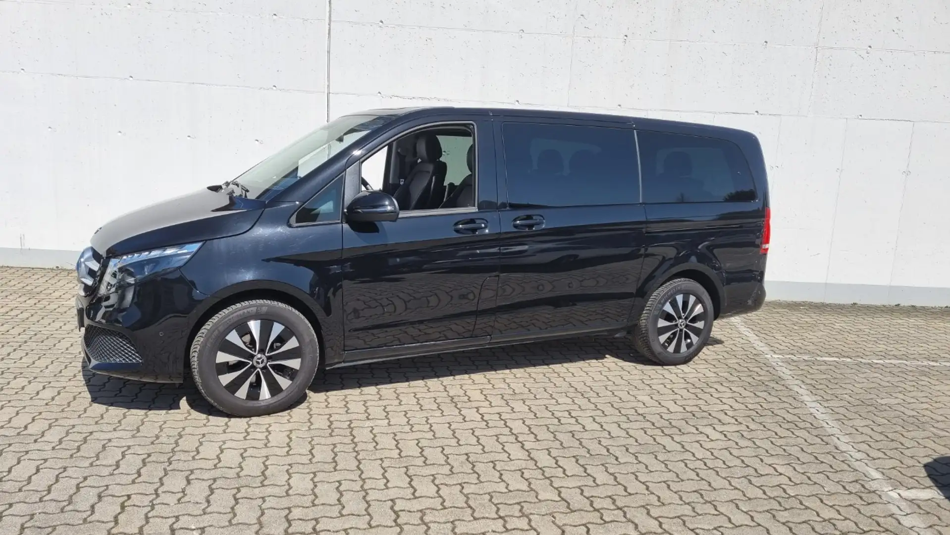 Vehicle image, number 6
