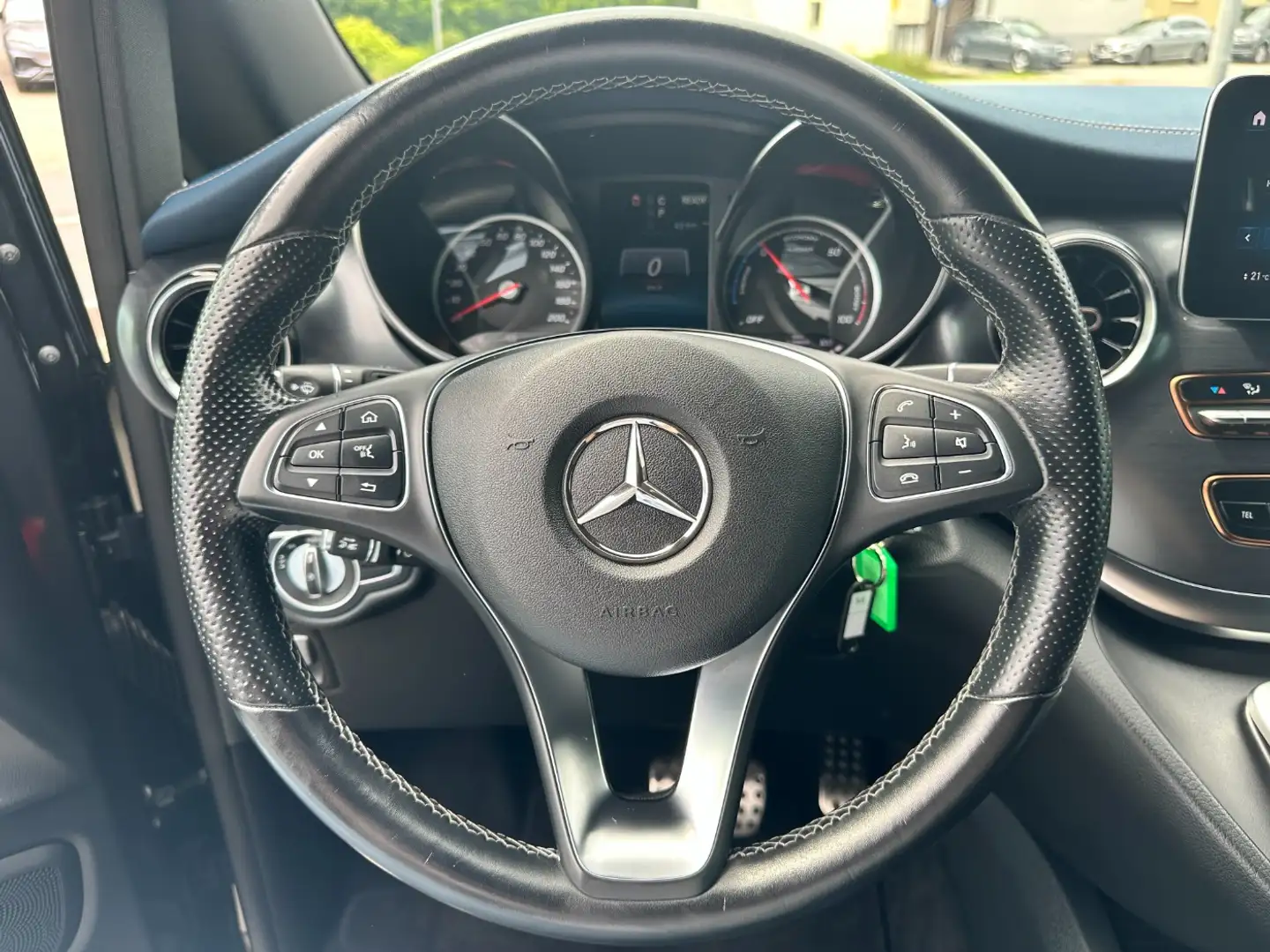 Vehicle image, number 15