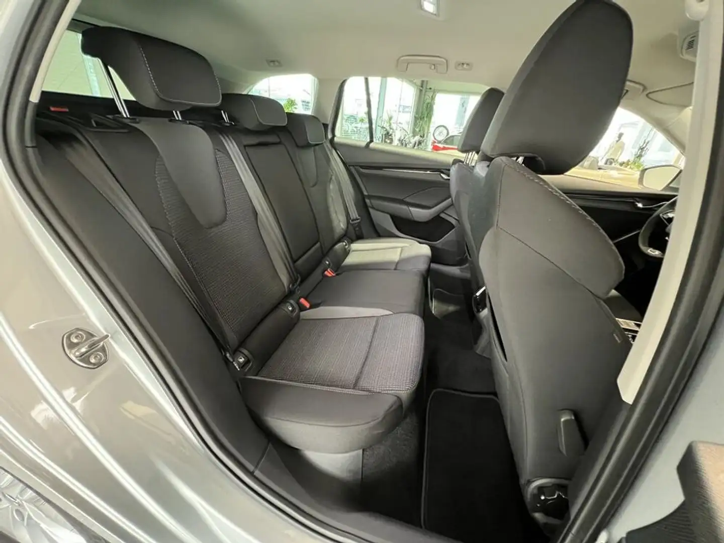 Vehicle image, number 6