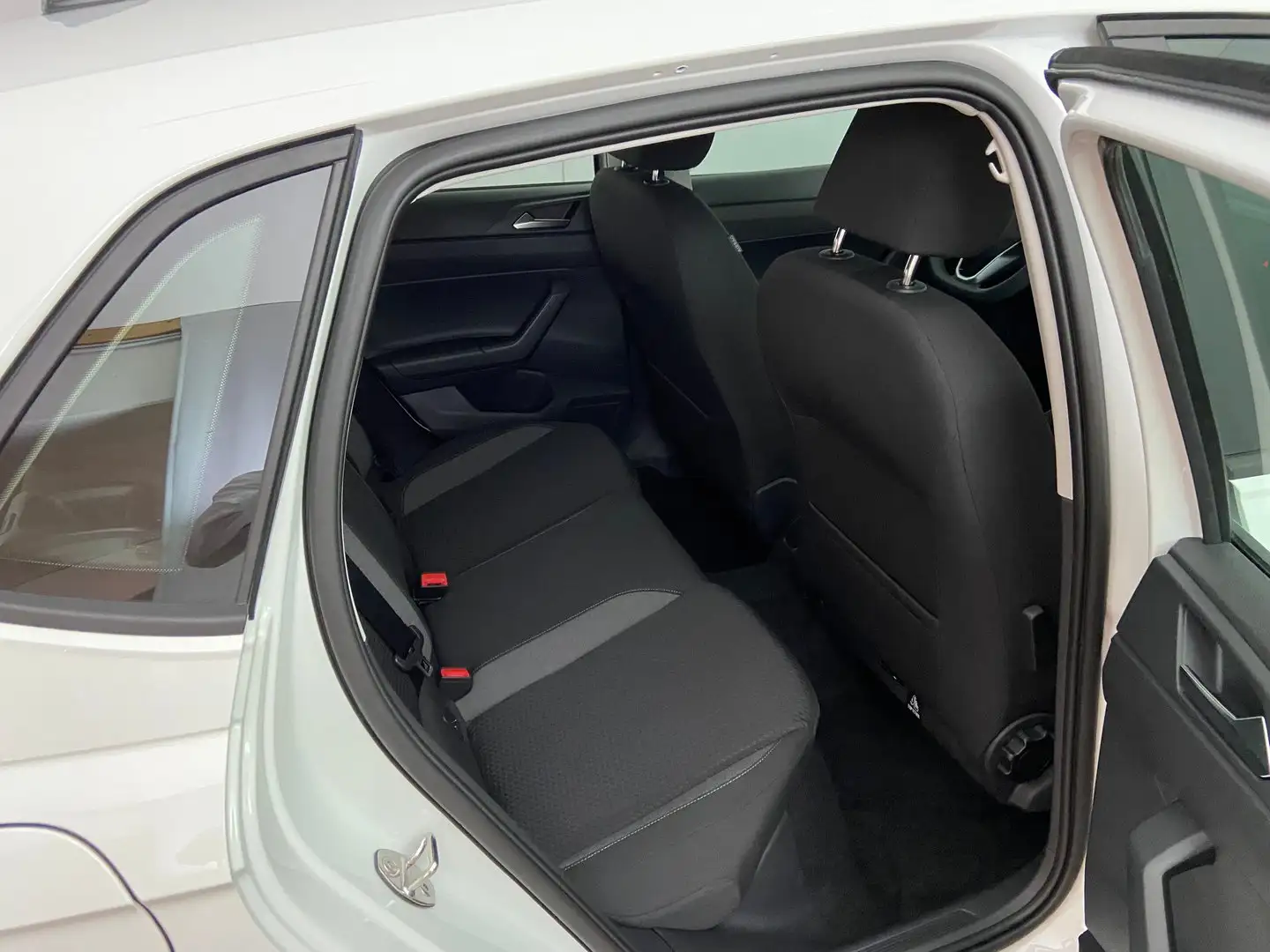 Vehicle image, number 5