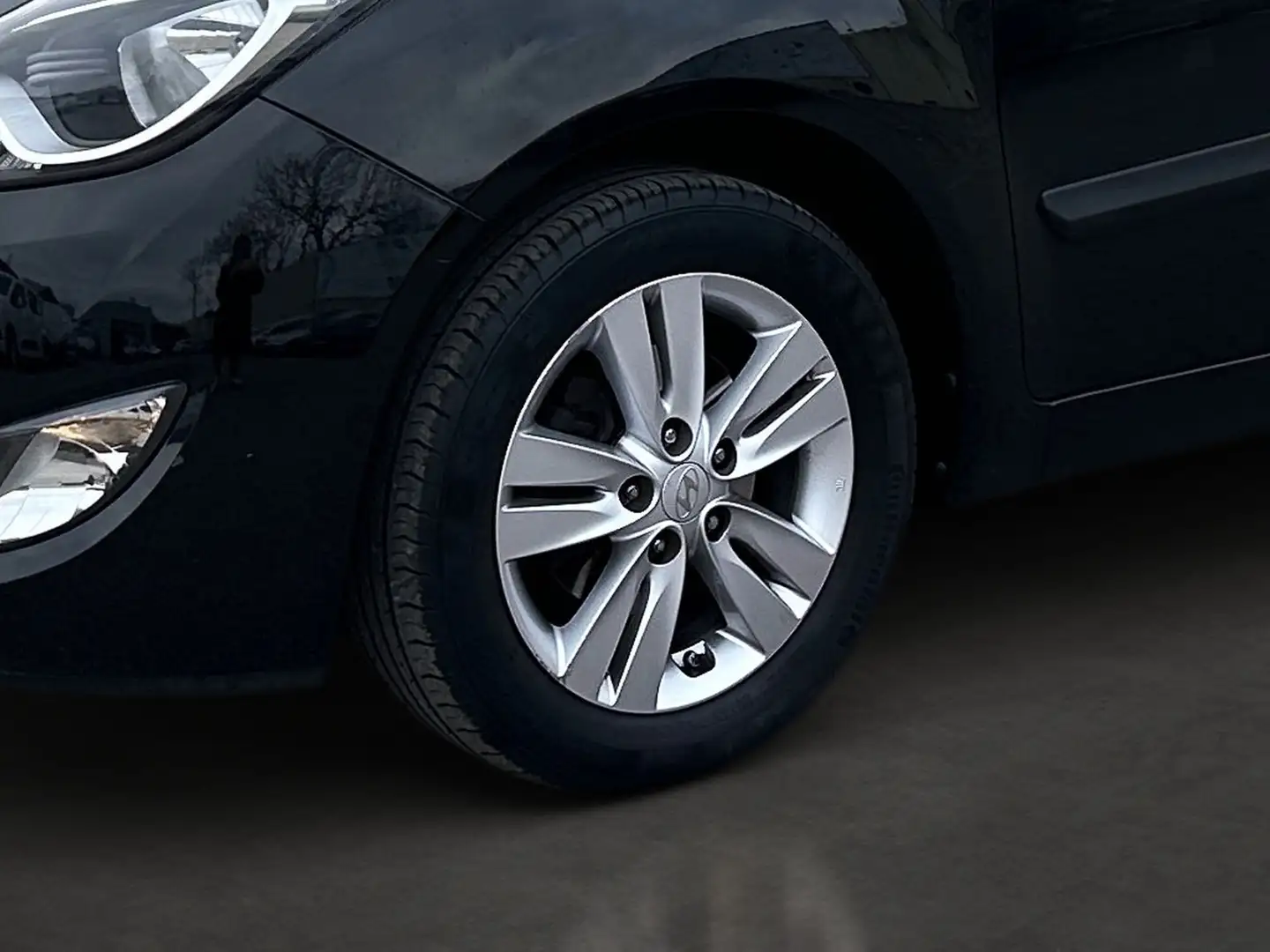 Vehicle image, number 10