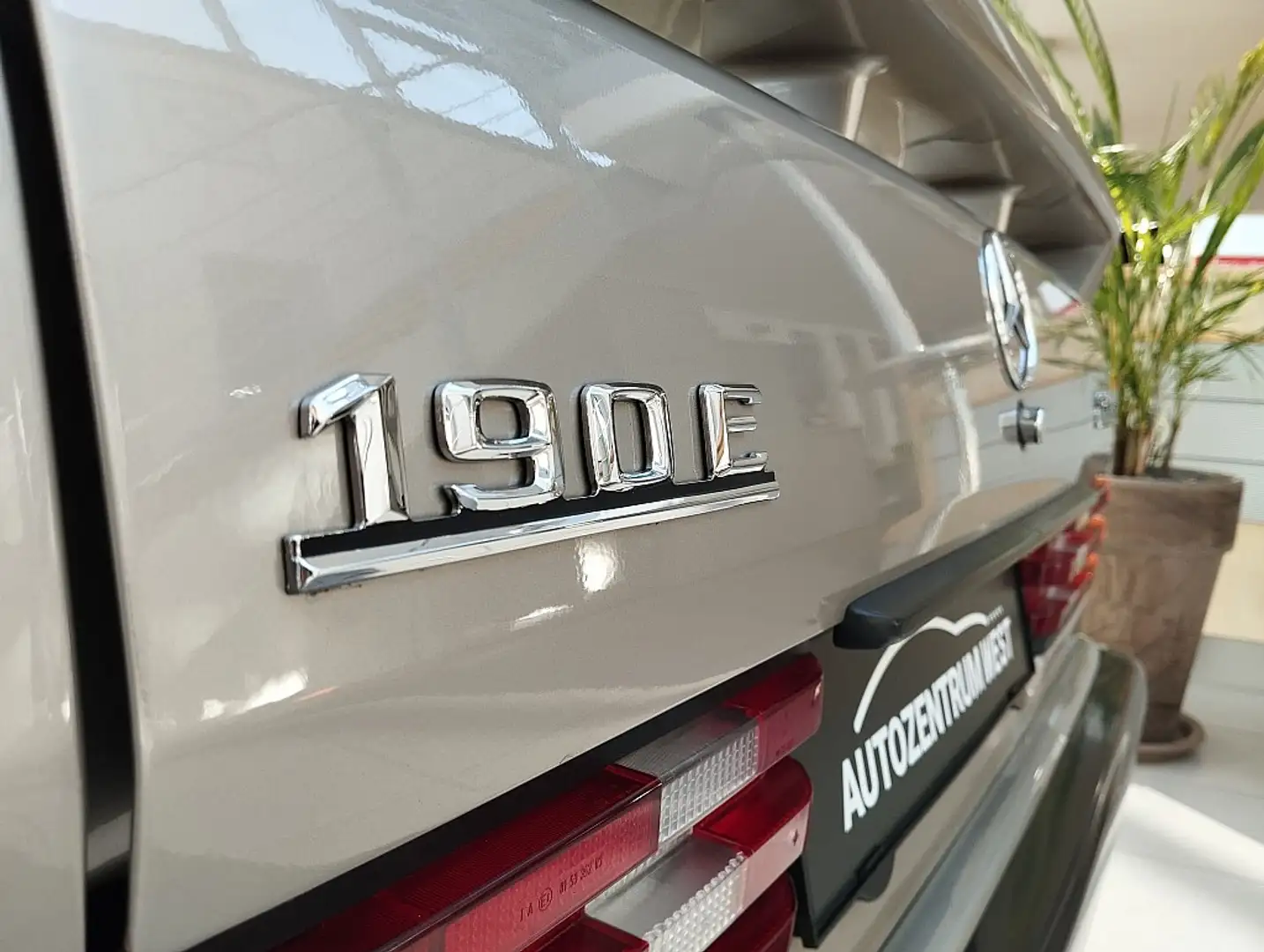 Vehicle image, number 8
