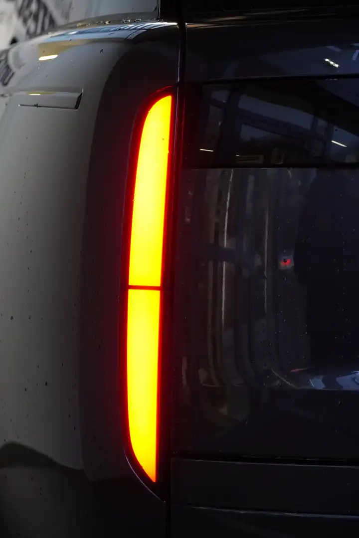 Vehicle image, number 12