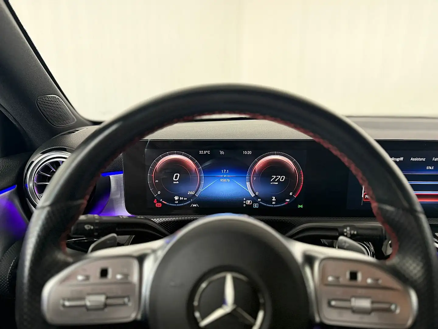 Vehicle image, number 16