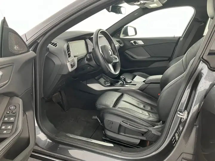 Additional image of the vehicle