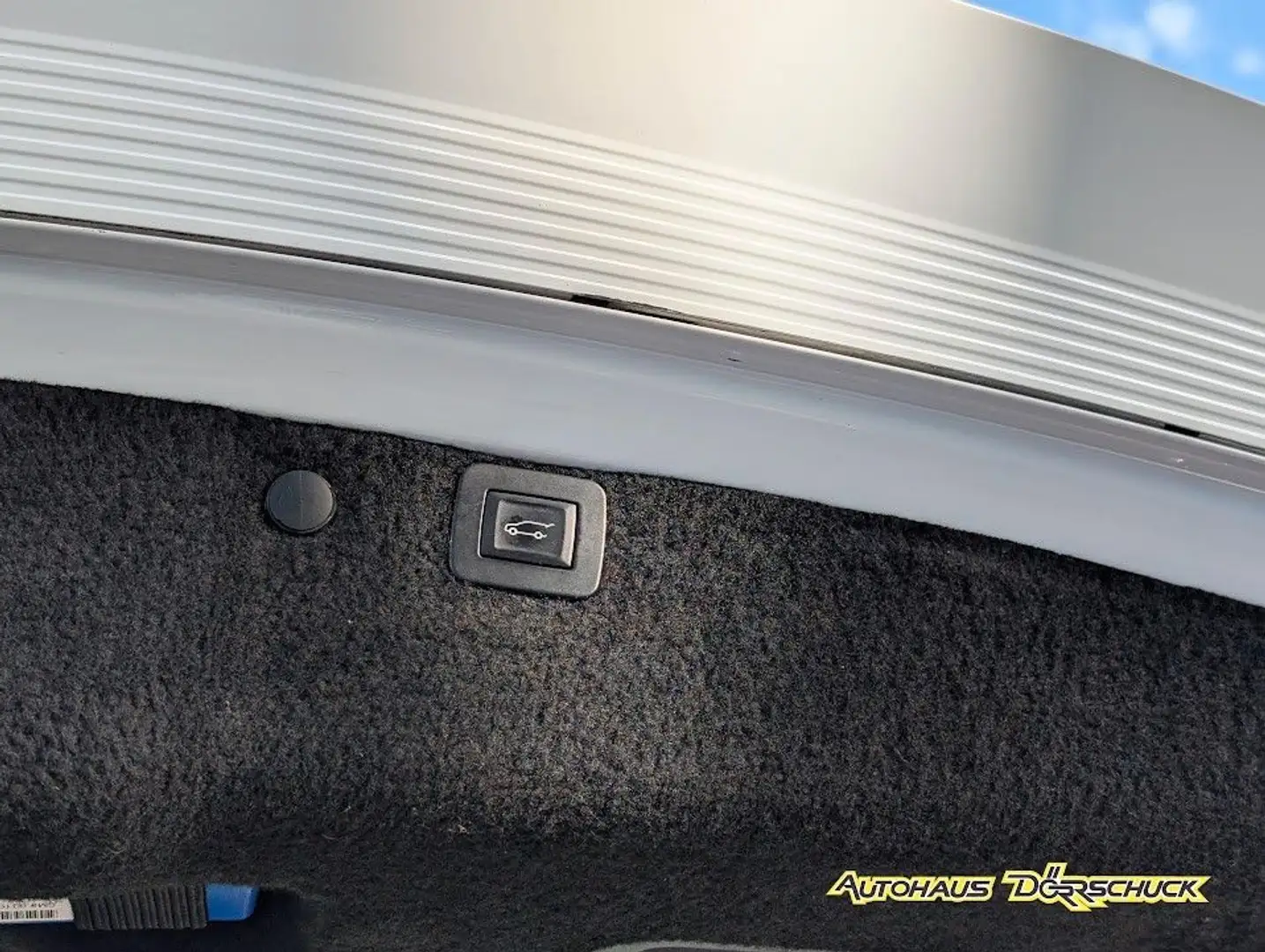 Vehicle image, number 13