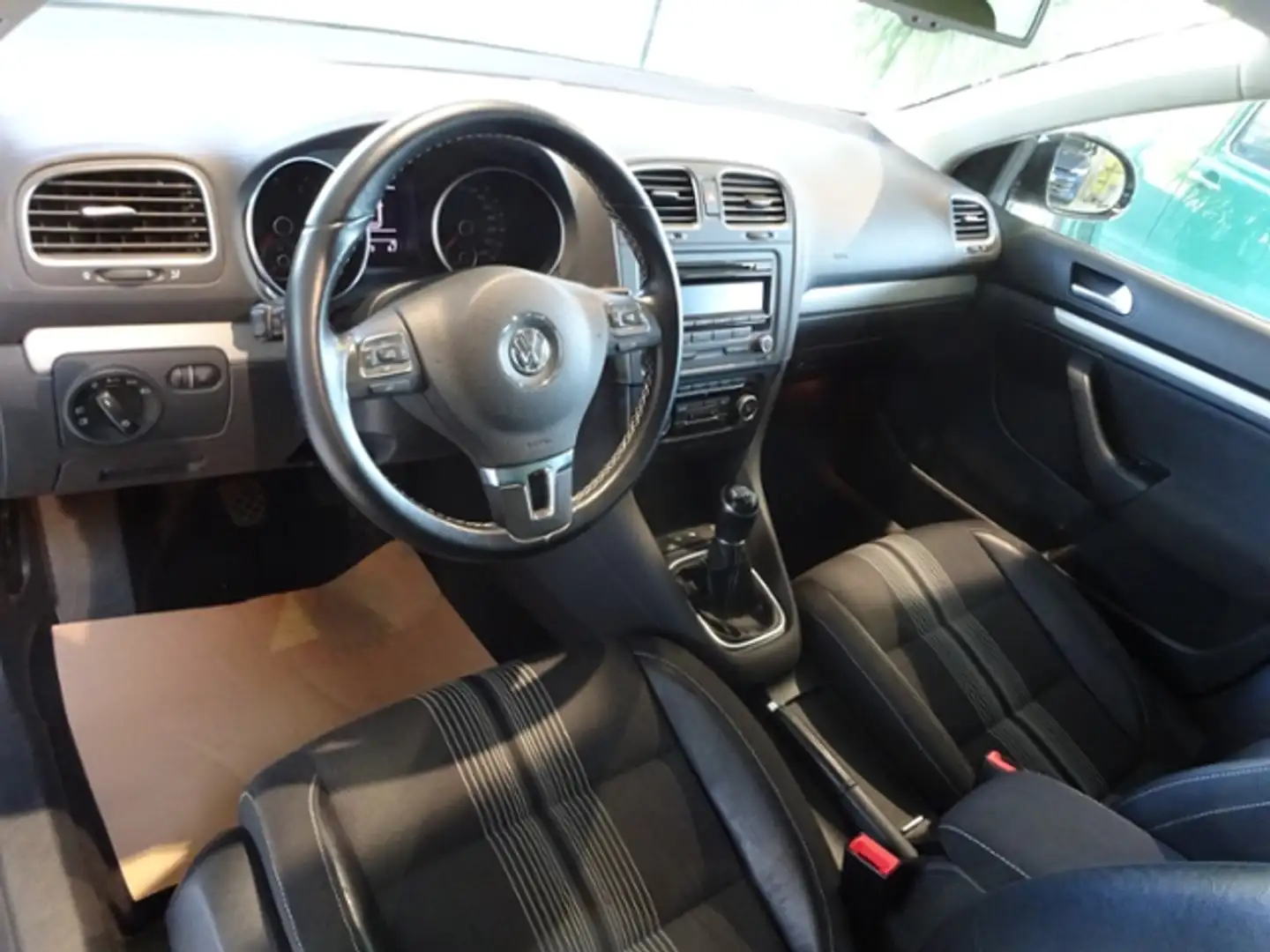 Vehicle image, number 12