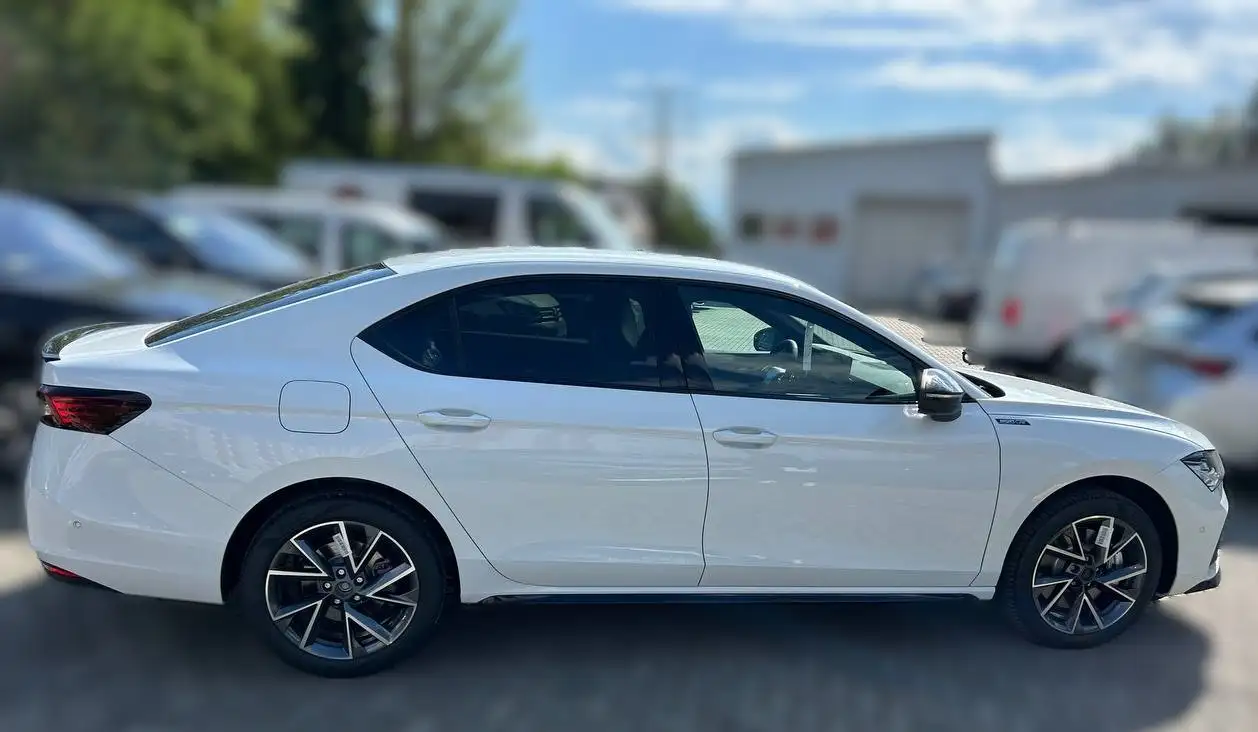 Vehicle image, number 3