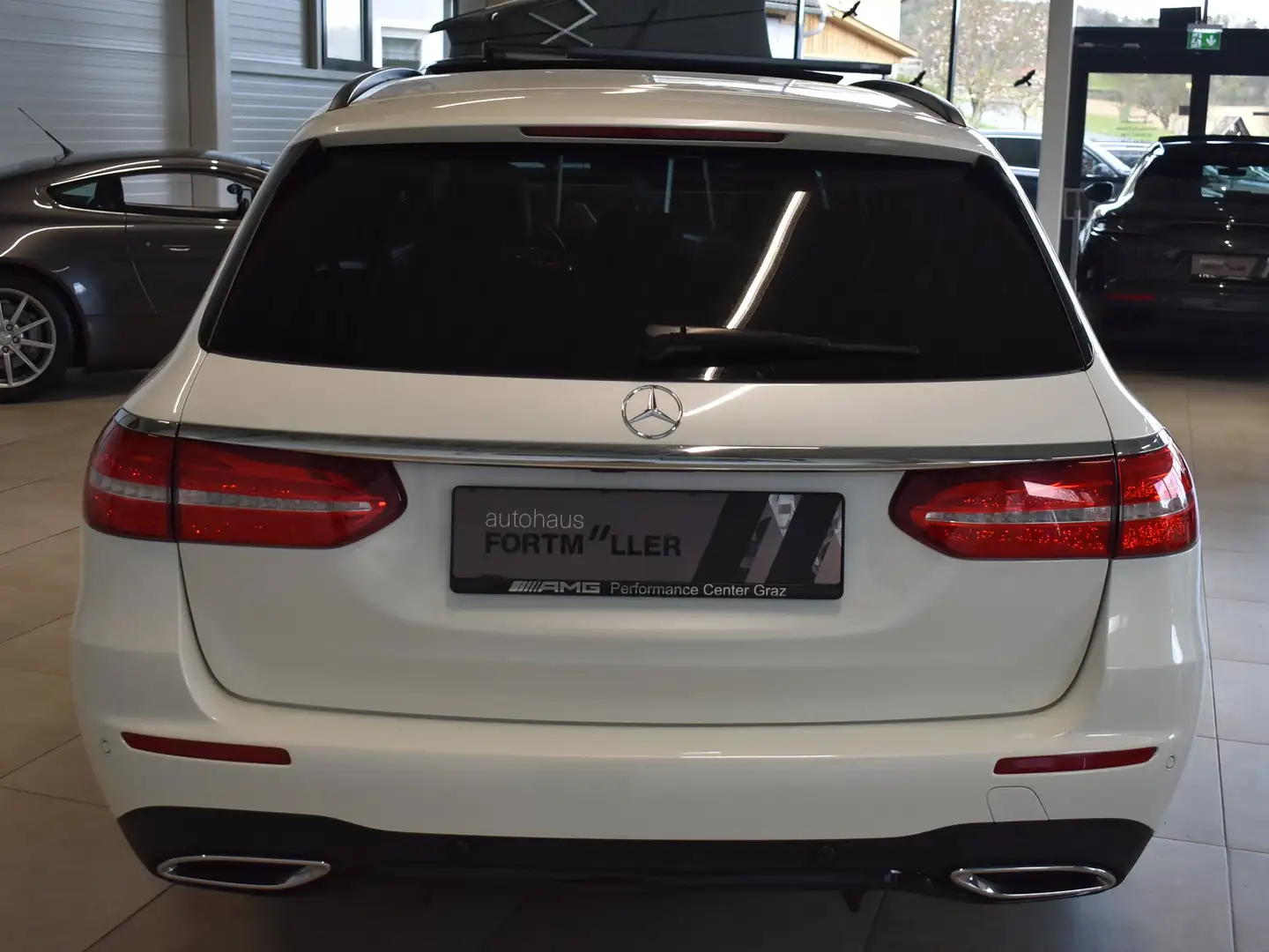 Vehicle image, number 9