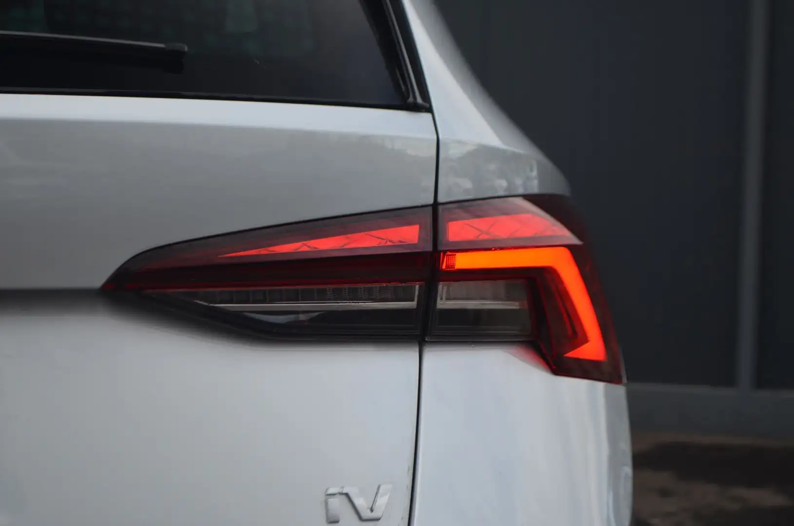 Vehicle image, number 6