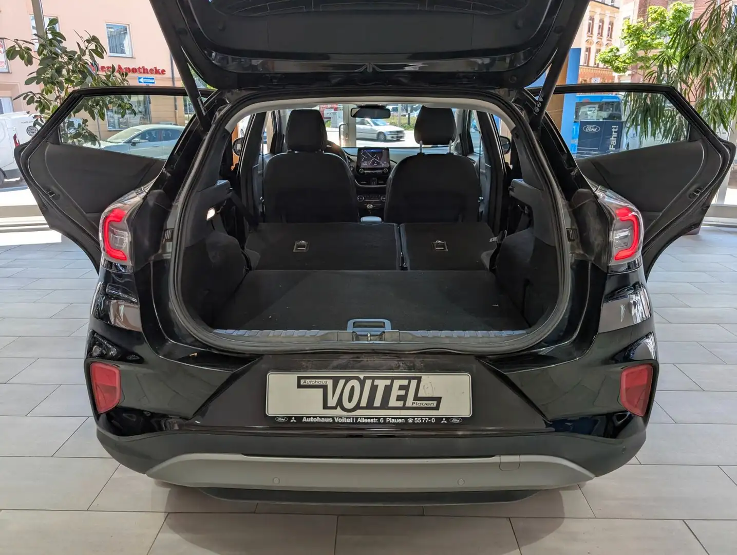 Vehicle image, number 12