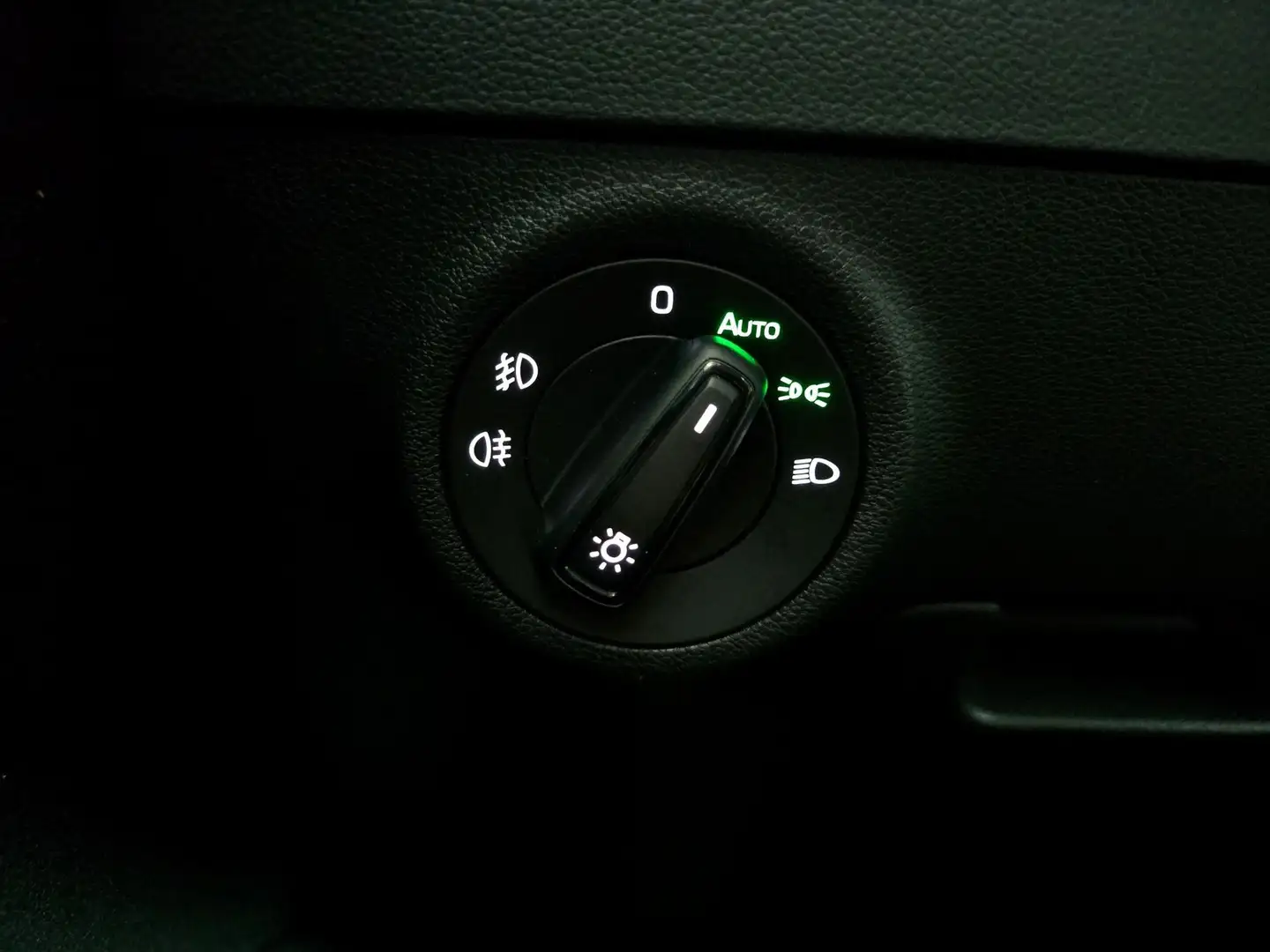 Vehicle image, number 12