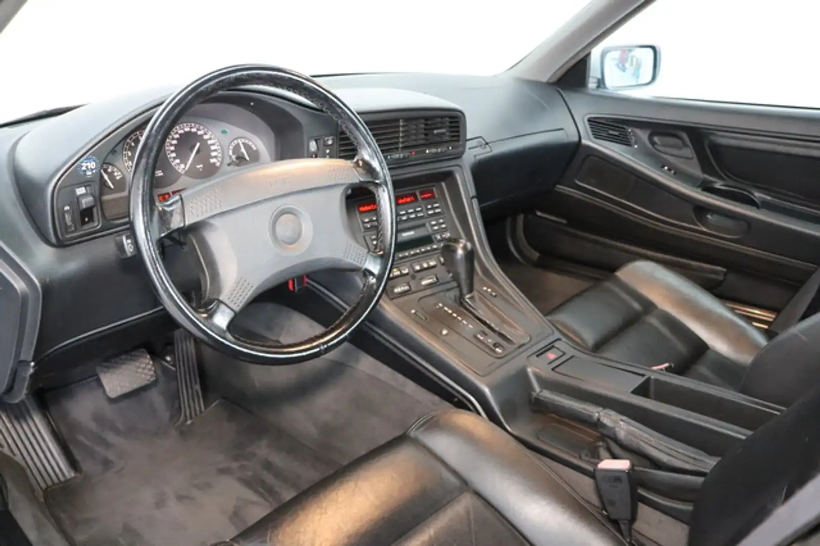 Vehicle image, number 12