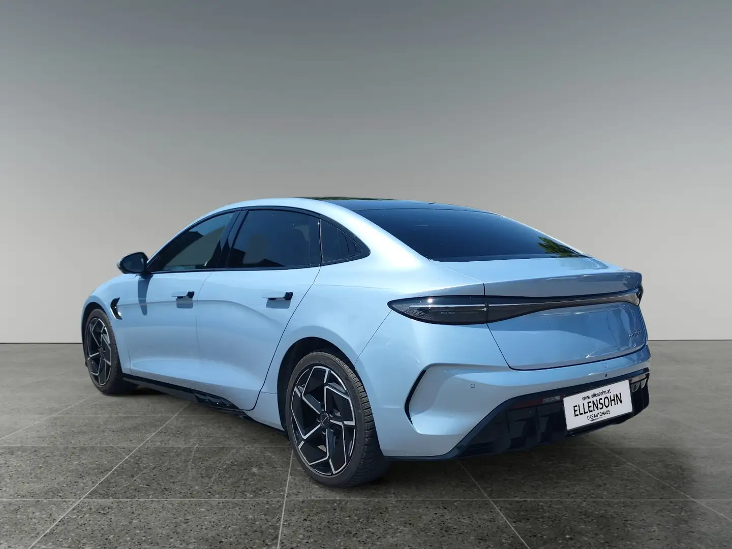 Vehicle image, number 3