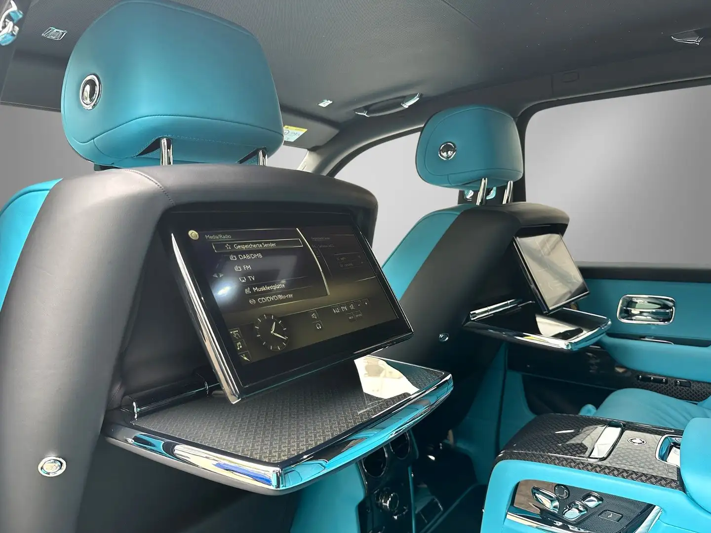 Vehicle image, number 16