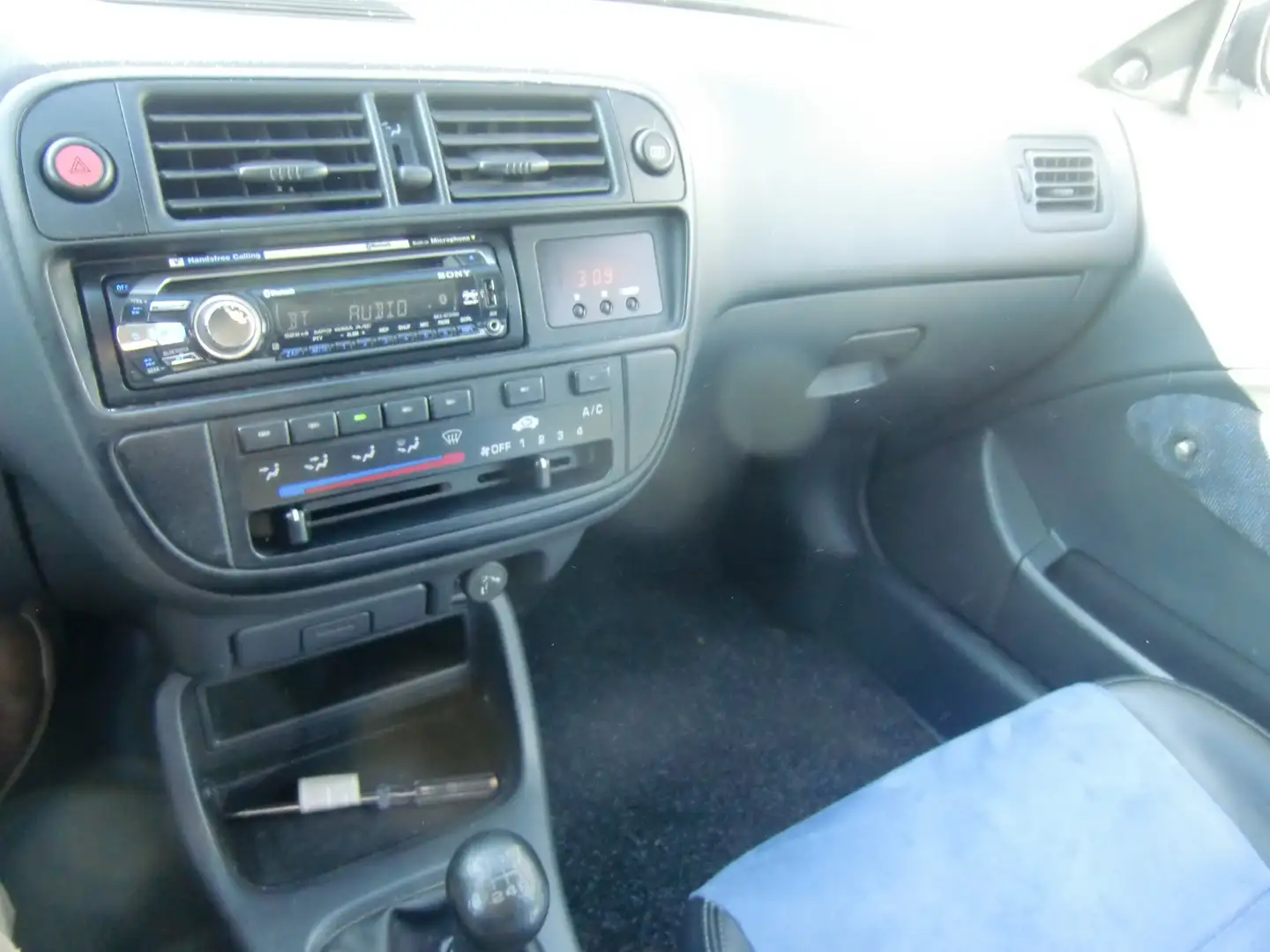 Vehicle image, number 13