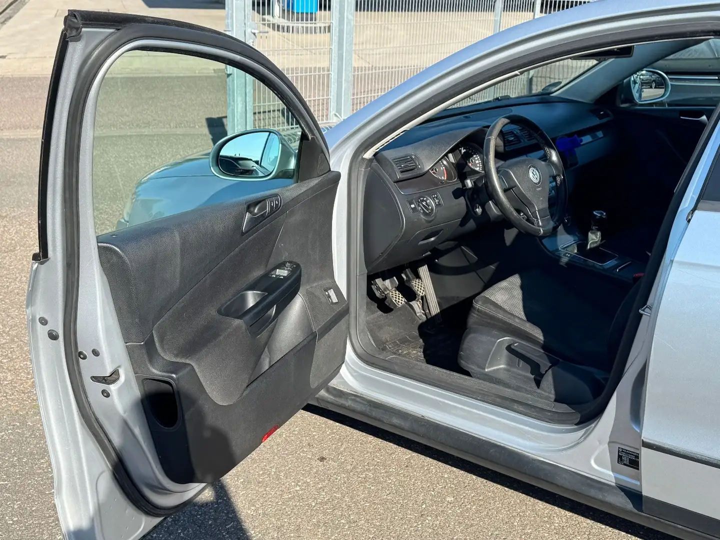 Vehicle image, number 9