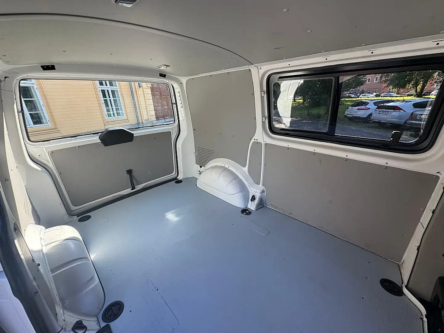 Vehicle image, number 15