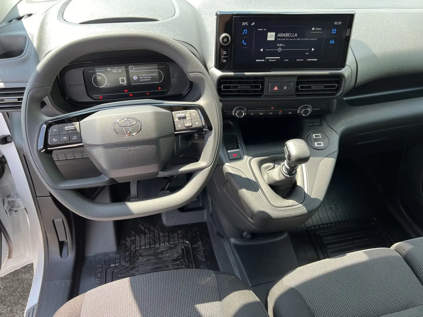 Vehicle image, number 8