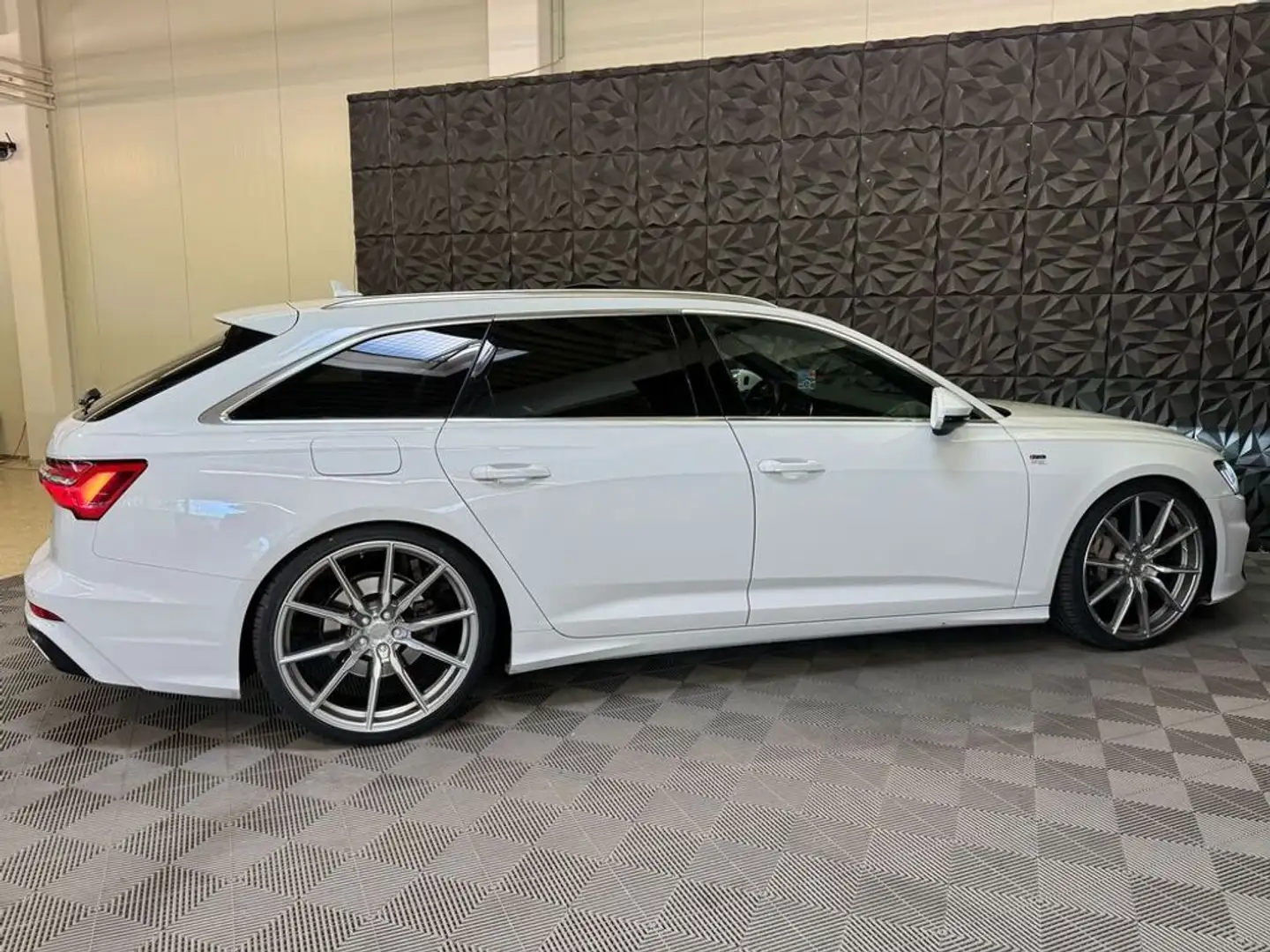 Vehicle image, number 3