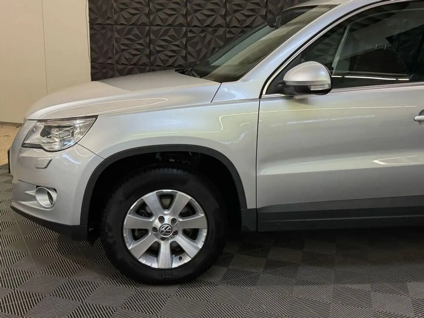 Vehicle image, number 6