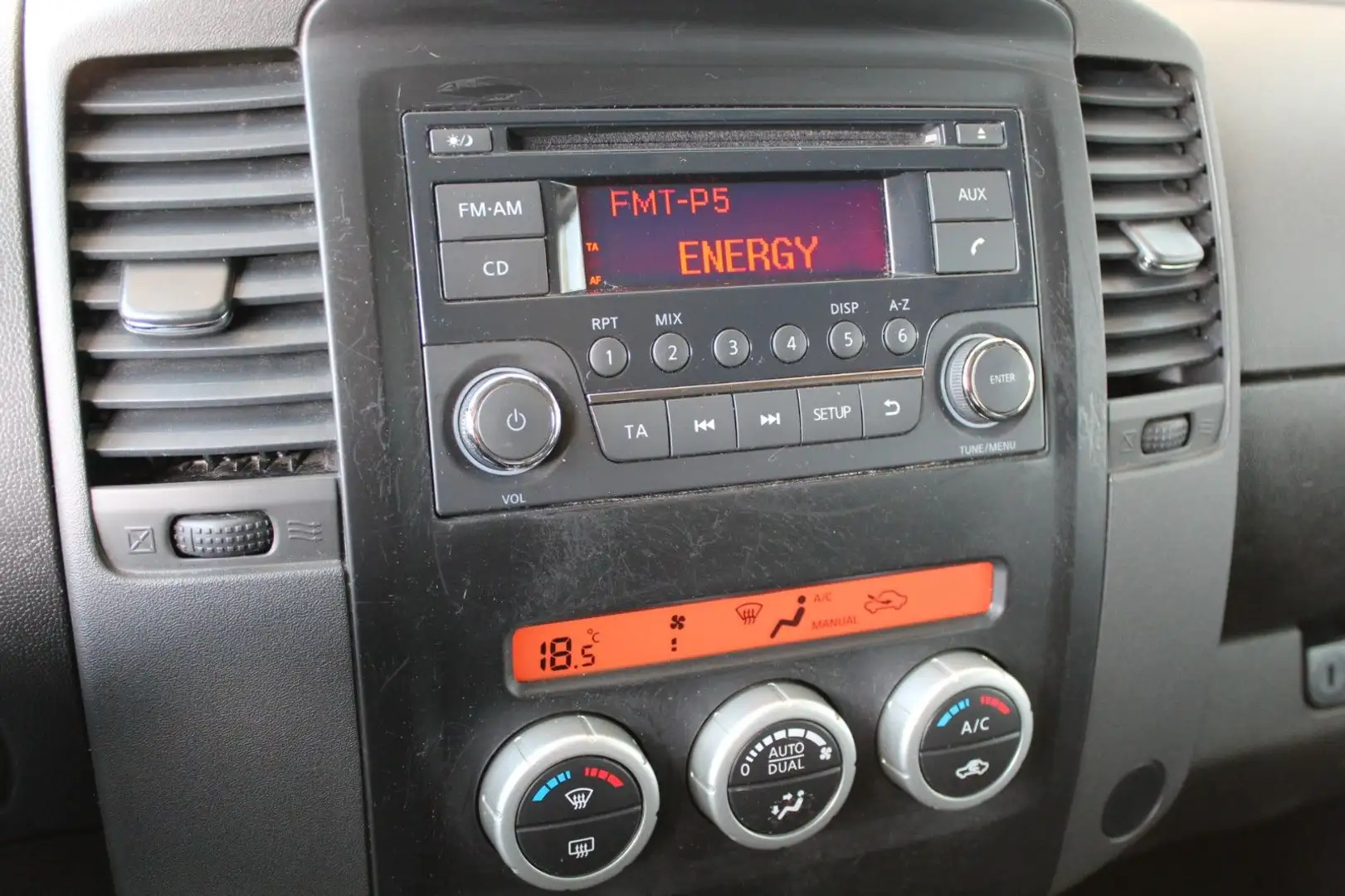 Vehicle image, number 12