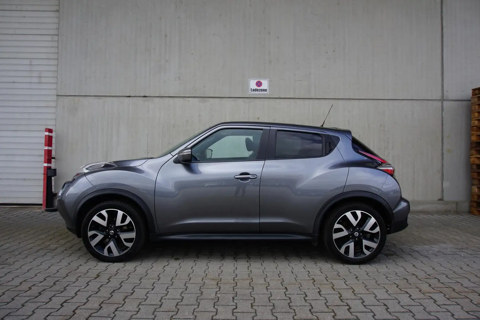 Vehicle image, number 2