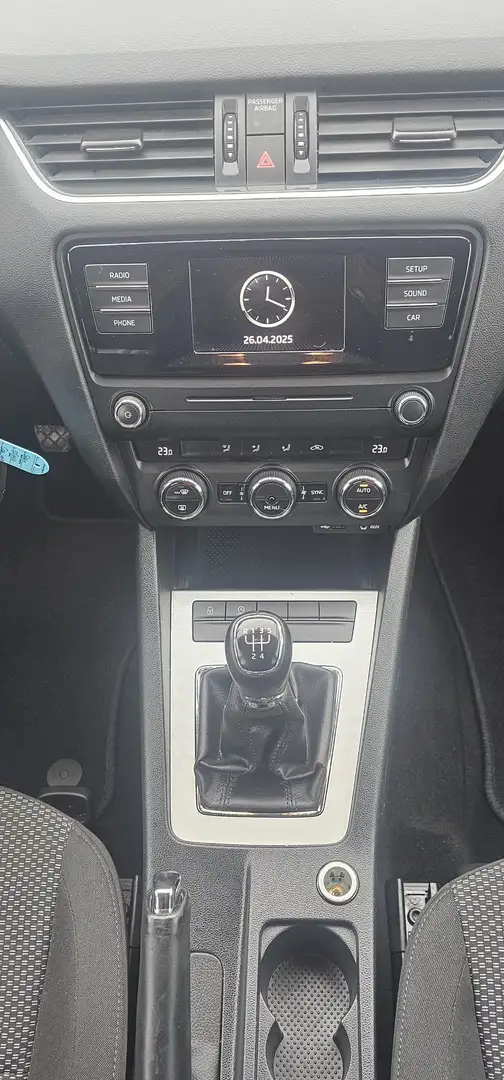 Vehicle image, number 8