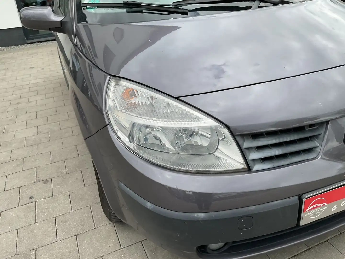 Vehicle image, number 9