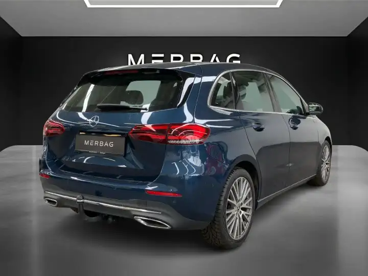 Additional image of the vehicle