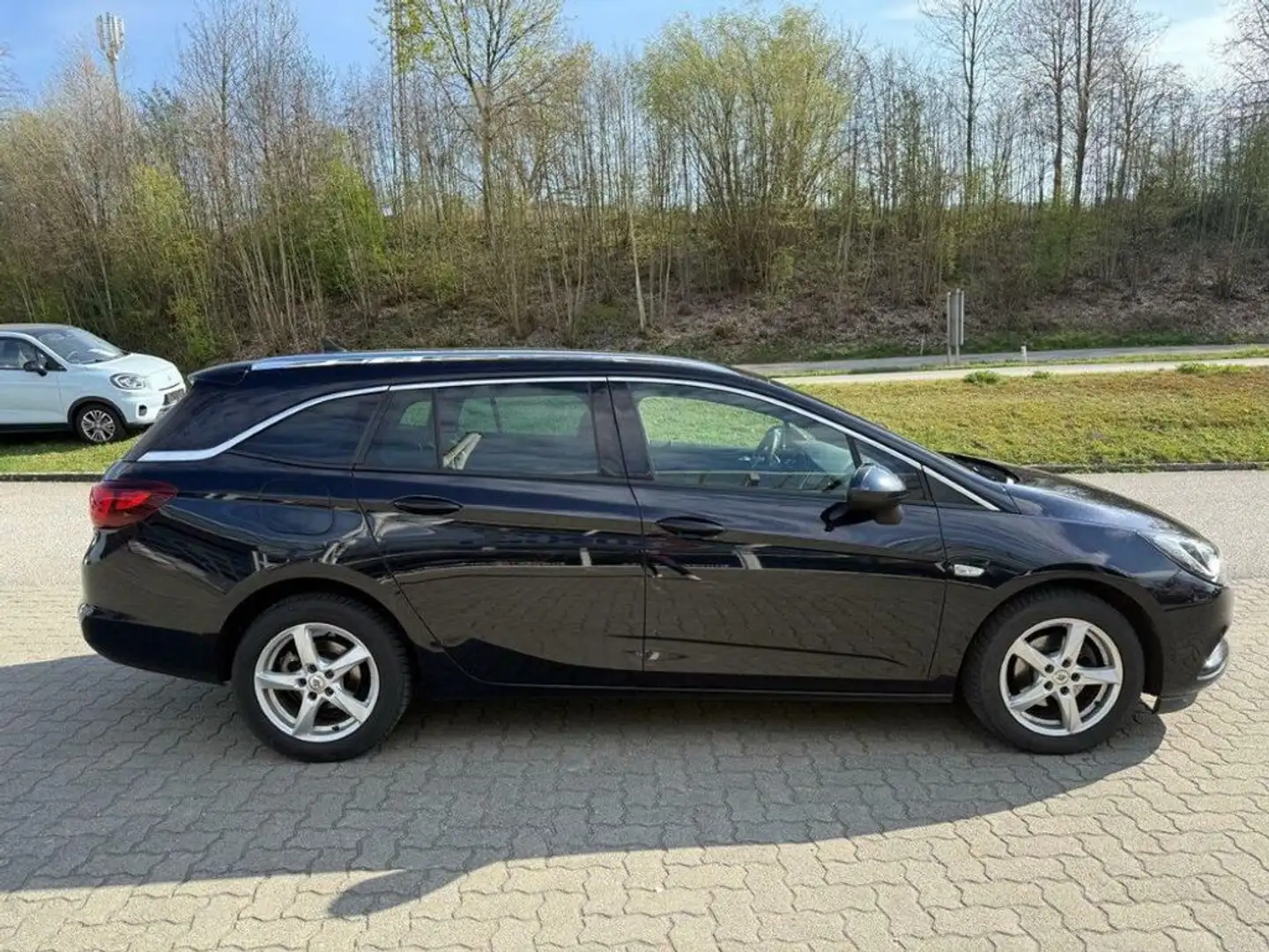 Vehicle image, number 4