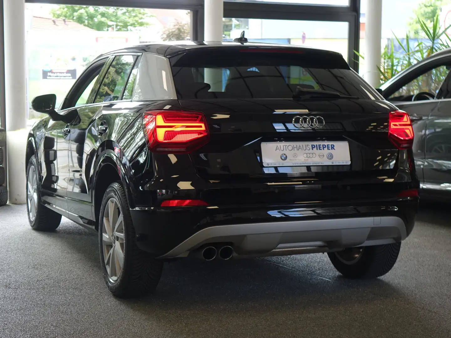 Vehicle image, number 19