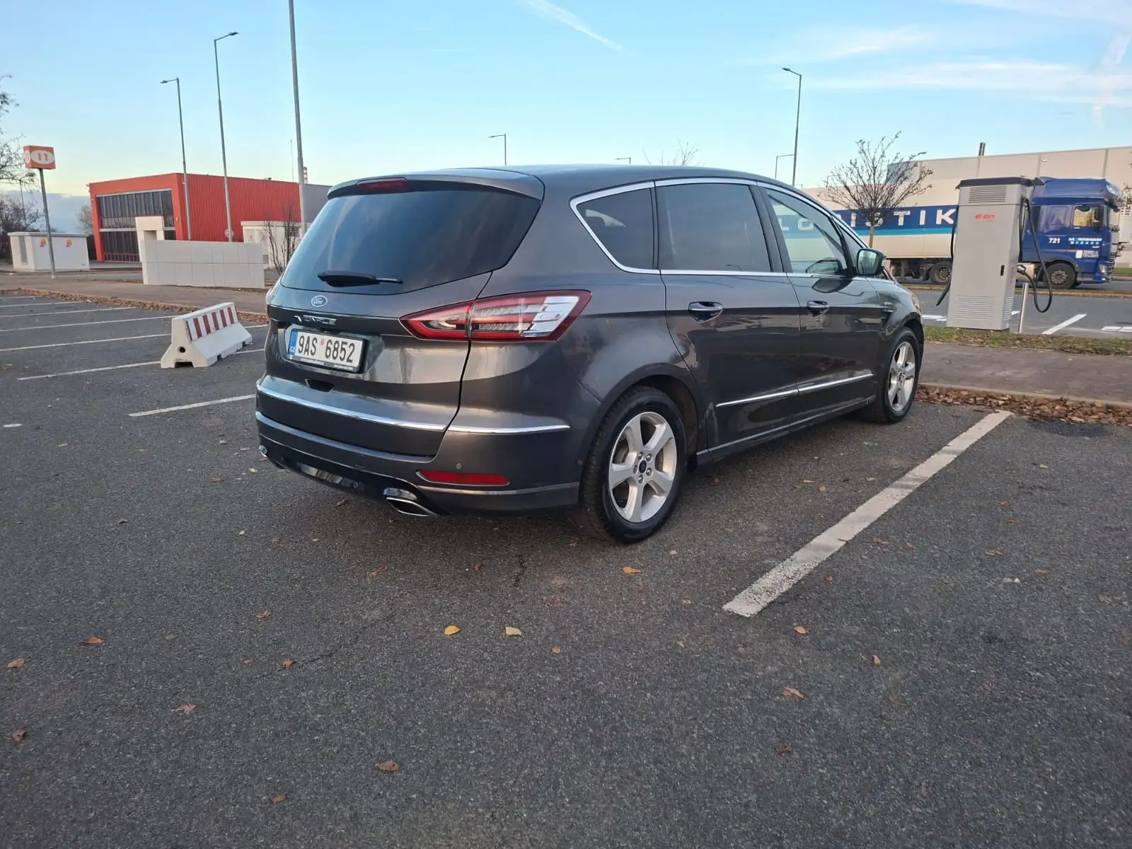 Vehicle image, number 7