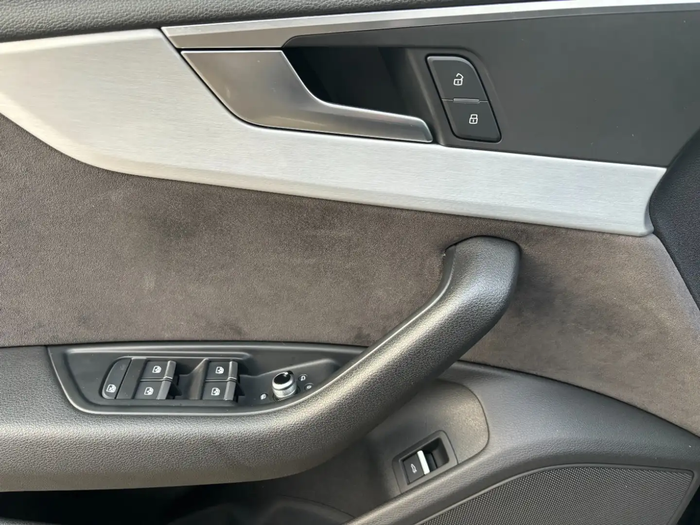 Vehicle image, number 6