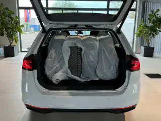Vehicle image thumbnail, number 6