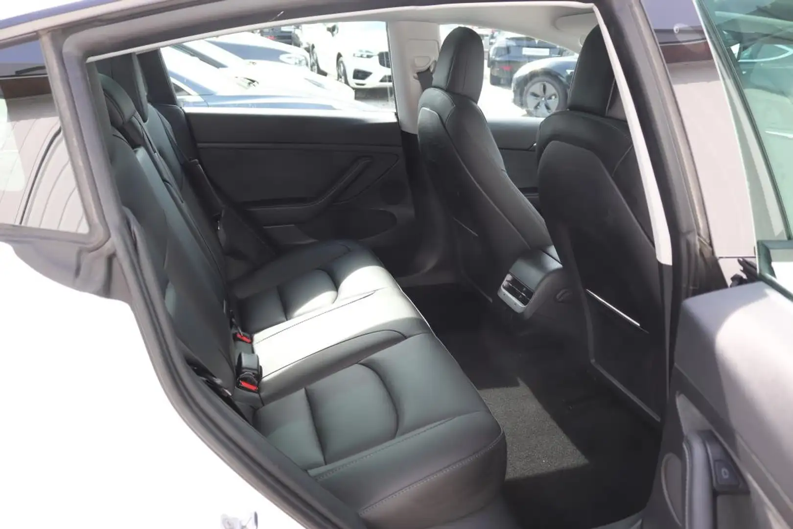 Vehicle image, number 8